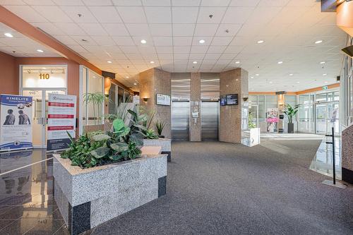 Hall d'entrée/Vestibule - 100-120-400 Boul. St-Martin O., Laval (Chomedey), QC - Indoor Photo Showing Other Room