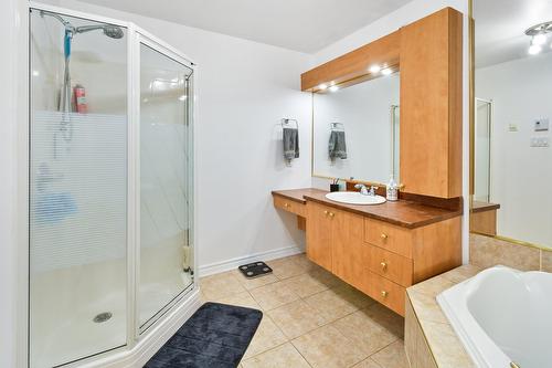 Salle de bains - 101-6535 Boul. Chevrier, Brossard, QC - Indoor Photo Showing Bathroom