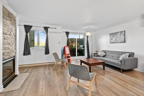 Living room - 101-6535 Boul. Chevrier, Brossard, QC - Indoor Photo Showing Living Room With Fireplace
