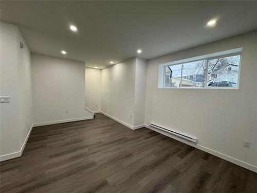 850 Burnell St, Winnipeg, MB 