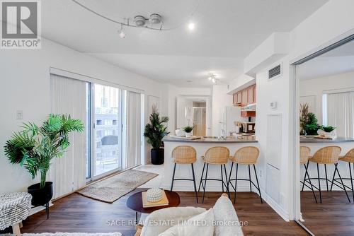 819 - 600 Queens Quay W, Toronto, ON - Indoor