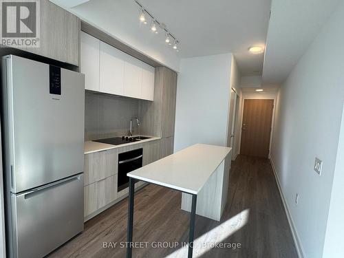 3405 - 395 Square One Drive, Mississauga, ON - Indoor Photo Showing Kitchen