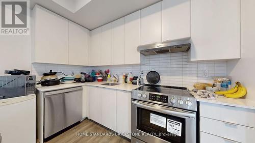 H212 - 90 Canon Jackson Drive, Toronto, ON - Indoor Photo Showing Kitchen