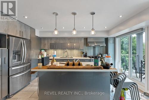 3 - 2504 Lakeshore Boulevard W, Toronto, ON - Indoor Photo Showing Kitchen With Upgraded Kitchen