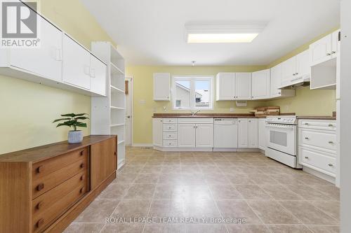 451 Mayhew Street, Renfrew, ON - Indoor Photo Showing Kitchen