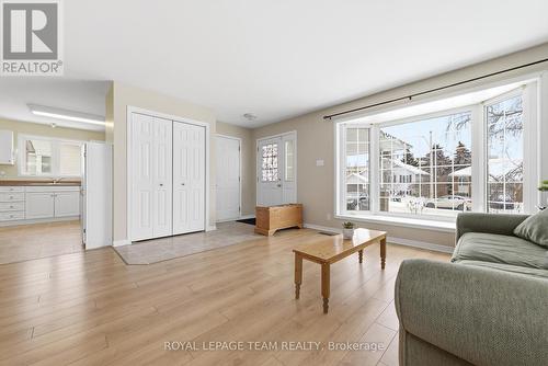 451 Mayhew Street, Renfrew, ON - Indoor Photo Showing Living Room