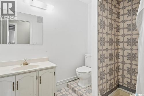 614 Reid Road, Saskatoon, SK - Indoor Photo Showing Bathroom