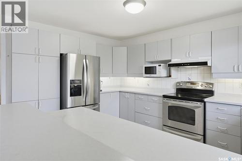 614 Reid Road, Saskatoon, SK - Indoor Photo Showing Kitchen