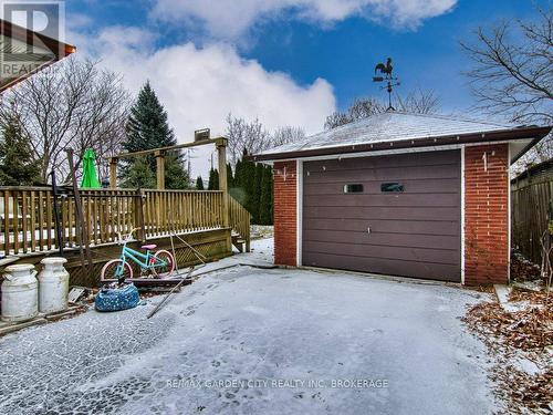 2 Sikorski Avenue, St. Catharines (Carlton/Bunting), ON - Outdoor With Exterior