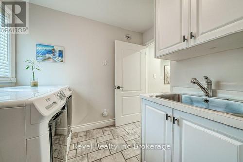 715 Springbank Avenue N, Woodstock (Woodstock - North), ON - Indoor Photo Showing Laundry Room
