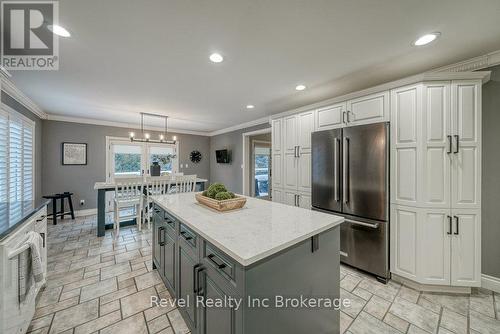 715 Springbank Avenue N, Woodstock (Woodstock - North), ON - Indoor Photo Showing Kitchen