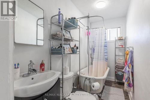 110 Mcalpine Avenue S, Welland (Lincoln/Crowland), ON - Indoor Photo Showing Bathroom