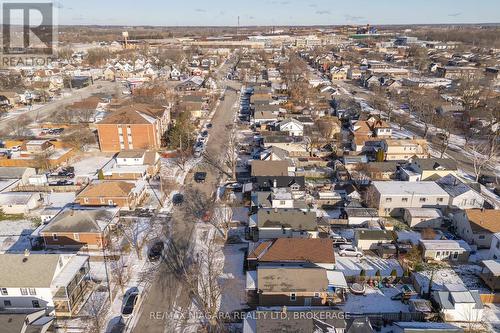 110 Mcalpine Avenue S, Welland (Lincoln/Crowland), ON - Outdoor With View