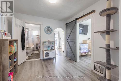 110 Mcalpine Avenue S, Welland (Lincoln/Crowland), ON - Indoor Photo Showing Other Room