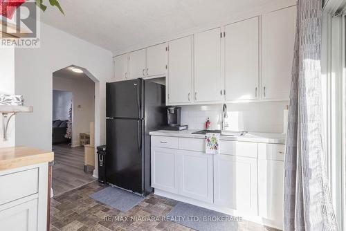 110 Mcalpine Avenue S, Welland (Lincoln/Crowland), ON - Indoor Photo Showing Kitchen