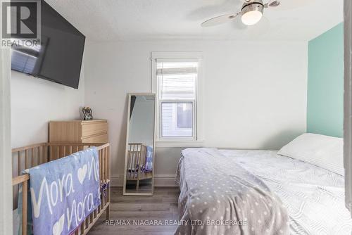 110 Mcalpine Avenue S, Welland (Lincoln/Crowland), ON - Indoor Photo Showing Bedroom
