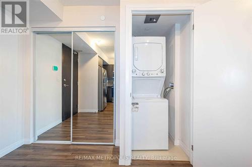 1601 - 2152 Lawrence Avenue E, Toronto, ON - Indoor Photo Showing Laundry Room