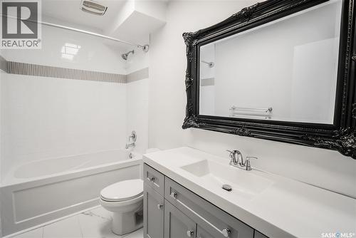 1409 Preston Avenue S, Saskatoon, SK - Indoor Photo Showing Bathroom