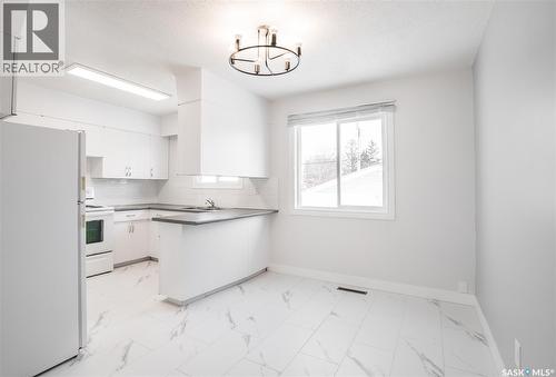 1409 Preston Avenue S, Saskatoon, SK - Indoor Photo Showing Kitchen