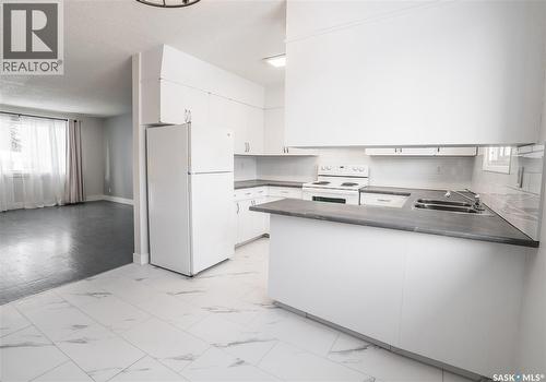 1409 Preston Avenue S, Saskatoon, SK - Indoor Photo Showing Kitchen