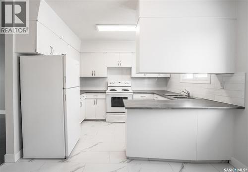 1409 Preston Avenue S, Saskatoon, SK - Indoor Photo Showing Kitchen With Double Sink