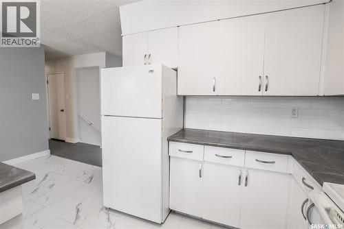 1409 Preston Avenue S, Saskatoon, SK - Indoor Photo Showing Kitchen