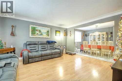1582 Rosati, Lasalle, ON - Indoor Photo Showing Living Room