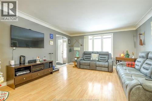 1582 Rosati, Lasalle, ON - Indoor Photo Showing Living Room