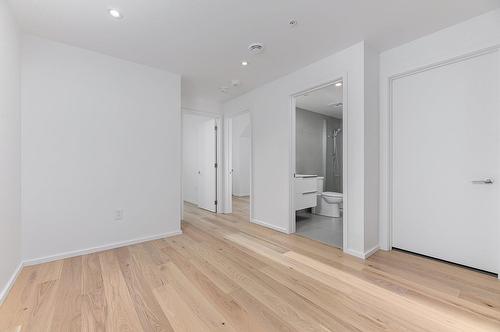 Den - 123-585 Av. Glengarry, Mont-Royal, QC - Indoor Photo Showing Other Room