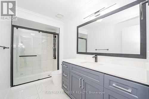 122 Centre Street N, Brampton, ON - Indoor Photo Showing Bathroom