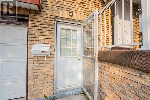 122 Centre Street N, Brampton, ON - Outdoor