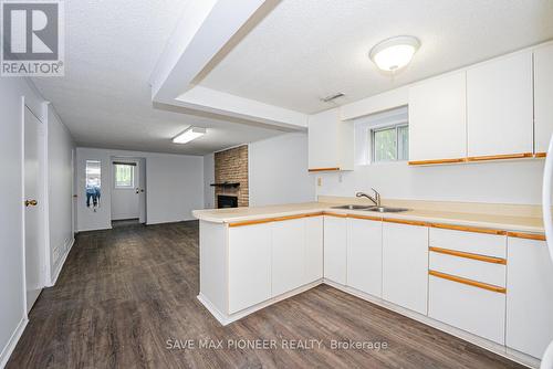 122 Centre Street N, Brampton, ON - Indoor Photo Showing Kitchen With Double Sink