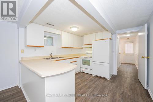 122 Centre Street N, Brampton, ON - Indoor Photo Showing Kitchen With Double Sink