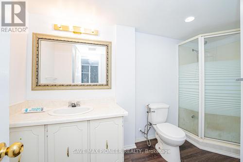 122 Centre Street N, Brampton, ON - Indoor Photo Showing Bathroom