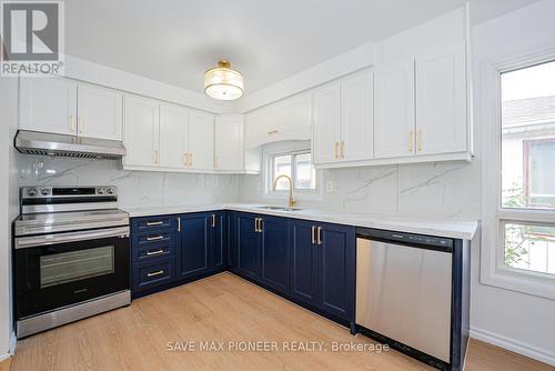 122 Centre Street N, Brampton, ON - Indoor Photo Showing Kitchen With Double Sink