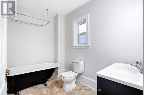 21 Elmwood Avenue E, London South (South F), ON - Indoor Photo Showing Bathroom