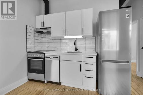 201 - 330 Clarence Street, London East (East K), ON - Indoor Photo Showing Kitchen With Stainless Steel Kitchen With Upgraded Kitchen