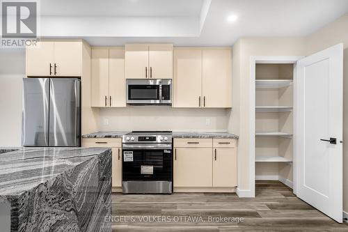 Unit B - 1st Floor - 193 Hopewell Avenue, Ottawa, ON - Indoor Photo Showing Kitchen