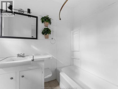 17 Pearl Street West, Kingsville, ON - Indoor Photo Showing Bathroom