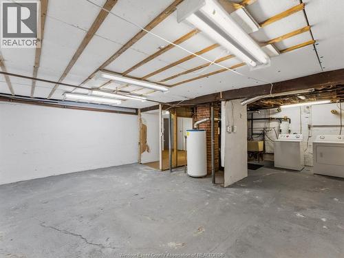 17 Pearl Street West, Kingsville, ON - Indoor Photo Showing Garage