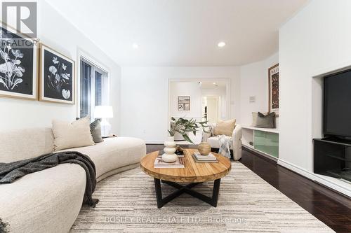 82 Woodstone Avenue, Richmond Hill, ON - Indoor Photo Showing Living Room