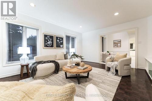 82 Woodstone Avenue, Richmond Hill, ON - Indoor Photo Showing Living Room