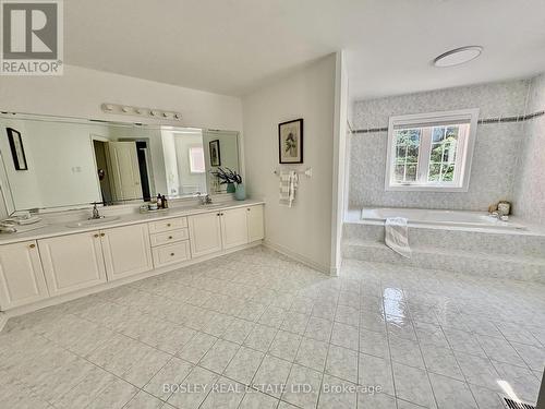 82 Woodstone Avenue, Richmond Hill, ON - Indoor