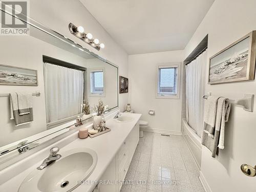 82 Woodstone Avenue, Richmond Hill, ON - Indoor Photo Showing Bathroom