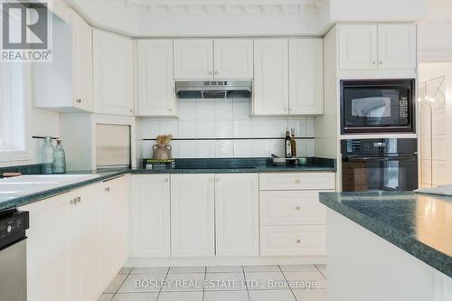 82 Woodstone Avenue, Richmond Hill, ON - Indoor Photo Showing Kitchen