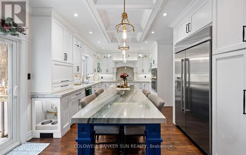 34 Previn Court, New Tecumseth, ON - Indoor Photo Showing Kitchen With Upgraded Kitchen