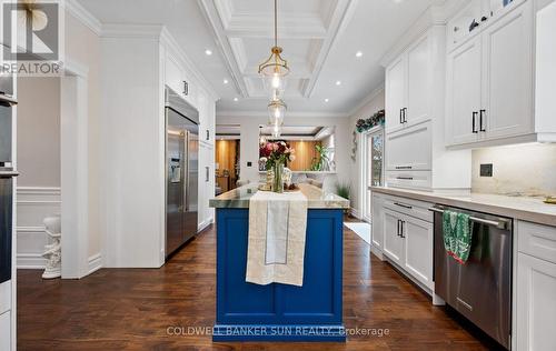 34 Previn Court, New Tecumseth, ON - Indoor Photo Showing Kitchen With Upgraded Kitchen