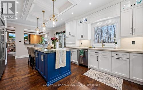 34 Previn Court, New Tecumseth, ON - Indoor Photo Showing Kitchen With Upgraded Kitchen