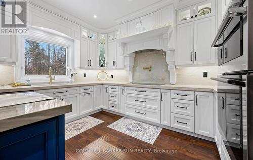34 Previn Court, New Tecumseth, ON - Indoor Photo Showing Kitchen