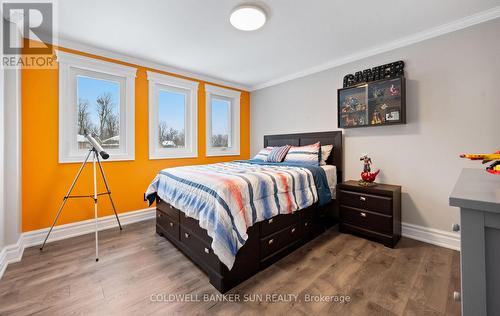 34 Previn Court, New Tecumseth, ON - Indoor Photo Showing Bedroom